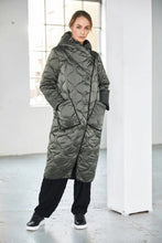Load image into Gallery viewer, NAYA  Padded coat with pocket and contrasts