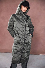 Load image into Gallery viewer, NAYA  Padded coat with pocket and contrasts