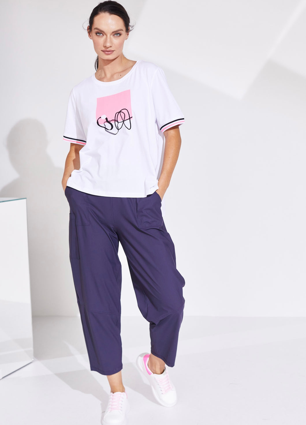 Naya Navy cropped trousers with patch pocket