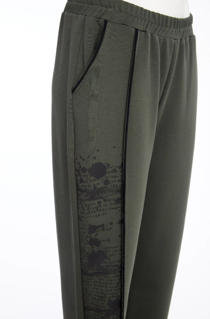 NAYA SLIM LEG PANT WITH PRINT DETAIL - FOREST AND BLACK