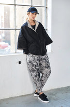 Load image into Gallery viewer, HIGH NECK REVERSIBLE JACKET - BLACK AND TAUPE