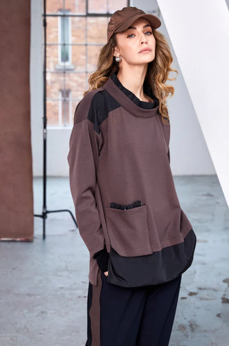 NAYA SOFT SWEATER WITH POCKET - COCOA AND BLACK