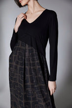 Load image into Gallery viewer, Peruzzi Contrast Fabric Dress
