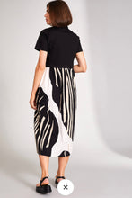 Load image into Gallery viewer, Peruzzi Monochrome Print Dress