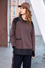 Load image into Gallery viewer, NAYA SOFT SWEATER WITH POCKET - COCOA AND BLACK